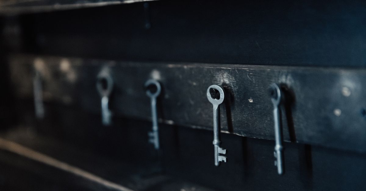 front door lock key — Queens NY Locksmith