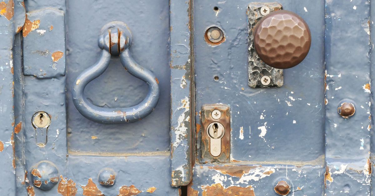 front door lock key — Queens NY Locksmith